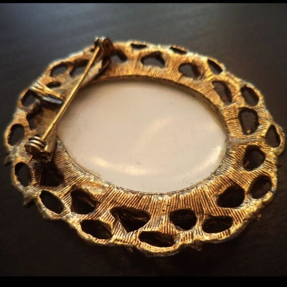 VINTAGE ESTATE GOLD TONE GLASS SUGAR CAB 2 1/8" BROOCH OR PENDANT - Picture 2 of 2